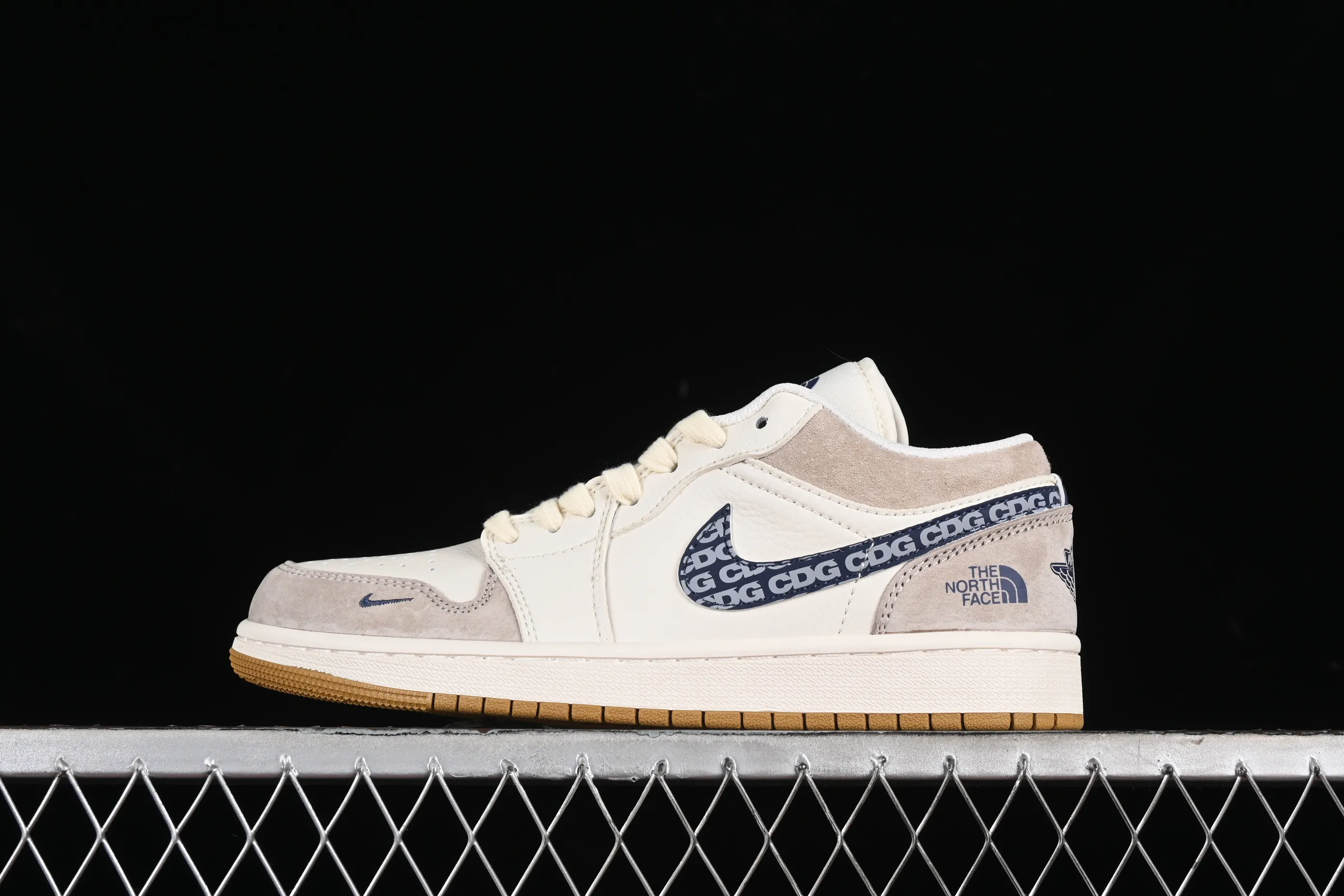 All categories Air Jordan Jordan series basketball shoes Air Jordan 1 Low High-end customized low-top sneakers Air Jordan 1 Low AJ1 Joe 1 North Face joint-white and gray rice dumpling High-end customized low-top basketball shoes LJ6688-001